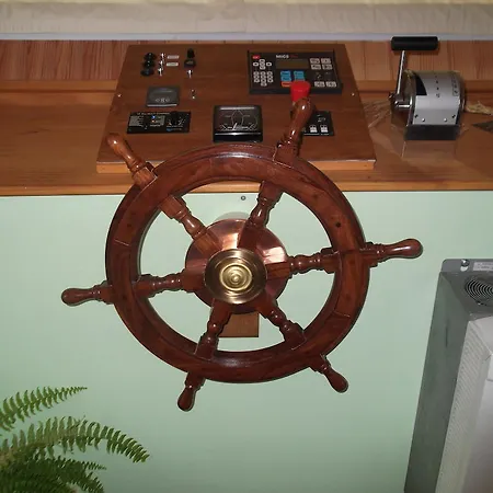 Botel Fluvial De La Baie De Somme Le Lihoury